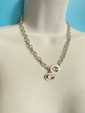GEORGIA BULLDOGS Toggle Clasp Necklace With Charm Silvertone Necklace 18”